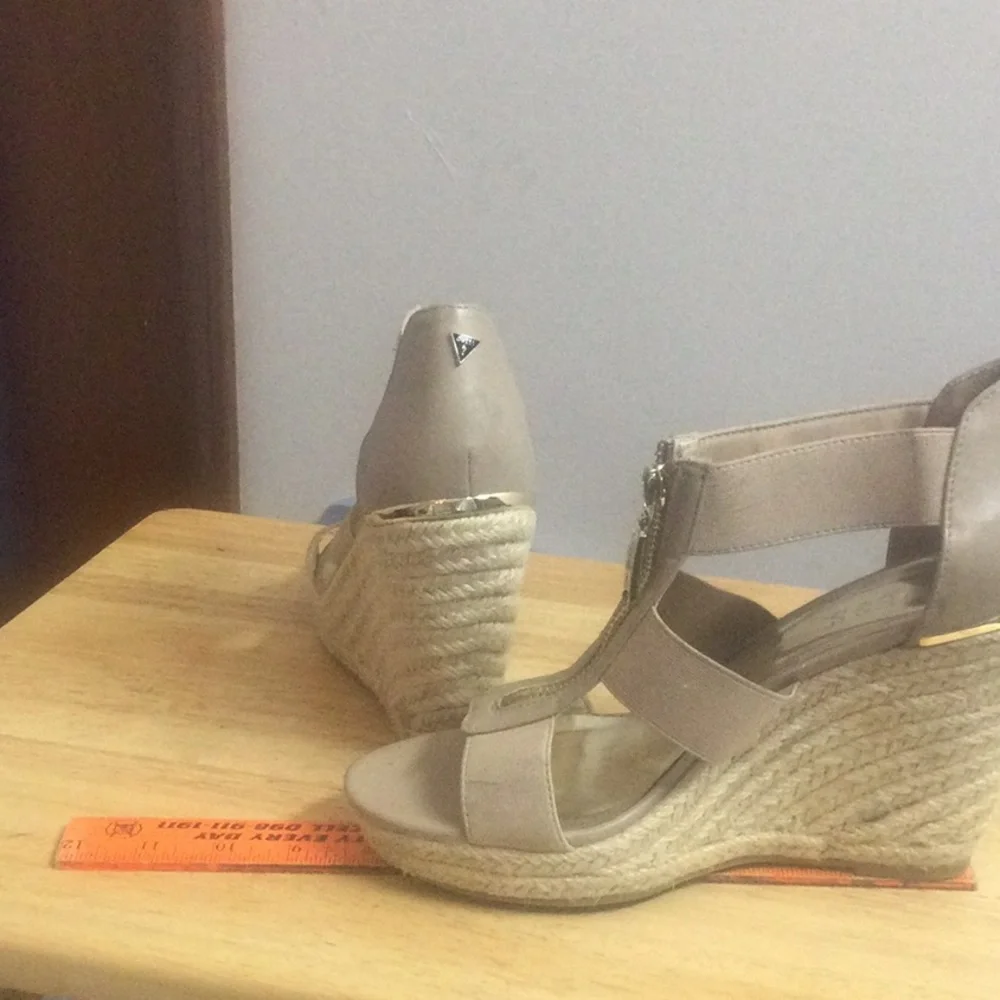 🌞 Guess Lauren wedge heels beige gold zip up front 4” high women shoe size 8